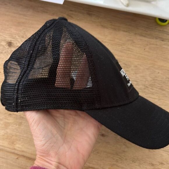 The north face, black and white snap back cap mesh - Picture 4 of 4